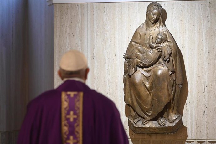 El Papa en la misa matutina de Santa Marta, que se celebra sin fieles 