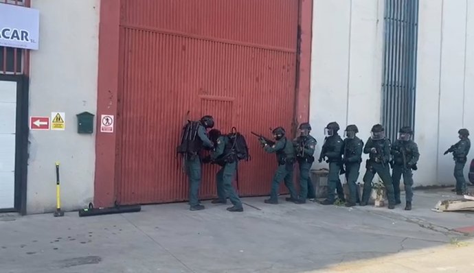 Agentes de la Guardia Civil participan en la operación 'Mocy' en Granada.