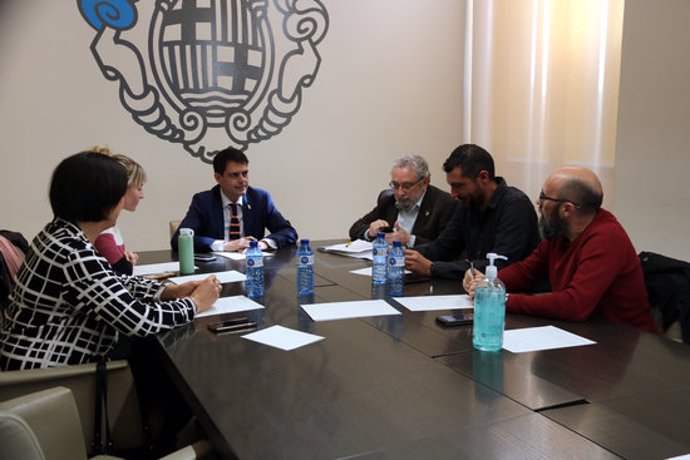 Pla general de la reunió de l'alcalde d'Igualada, Marc Castells, amb el secretari de Salut Pública, Joan Guix, i els alcaldes dels municipis afectats a l'Anoia. Imatge del 12 de mar del 2020 (Horitzontal)