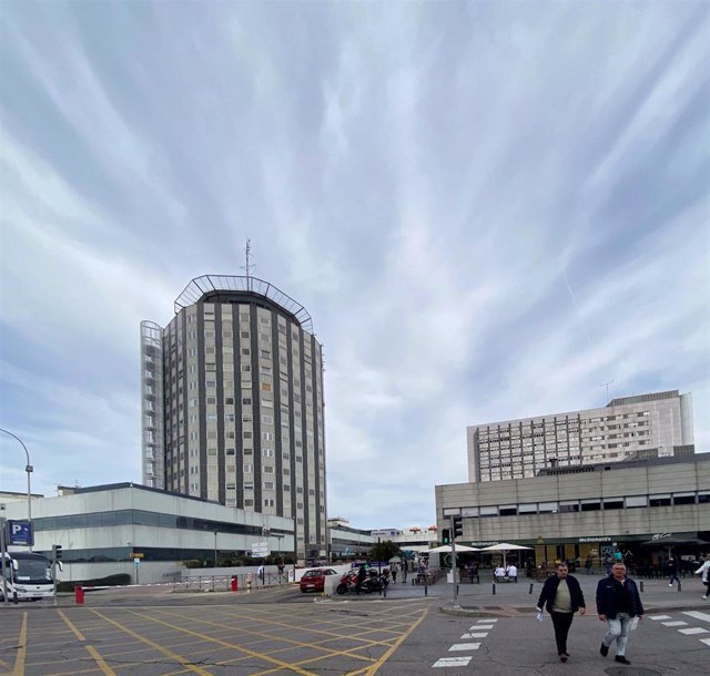 Fachada y zonas exteriores del Hospital de la Paz de Madrid donde se ha habilitado un espacio para atender "en mejores condiciones" a pacientes sospechosos de coronavirus, en Madrid (España), a 12 de marzo de 2020.