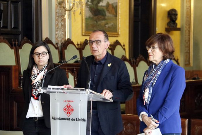 Compareixena de l'alcalde de Lleida, Miquel Pueyo, explicant quines suspensions i tancaments es faran com a prevenció pel coronavirus. Imatge del 12 de mar de 2020. (Horitzontal)
