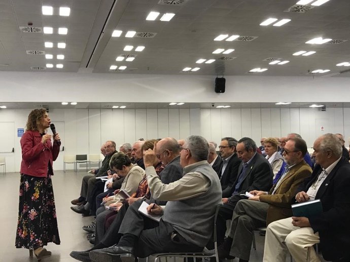 Pilar Bernabé mantiene una reunión con los directores de centros de actividades para mayores