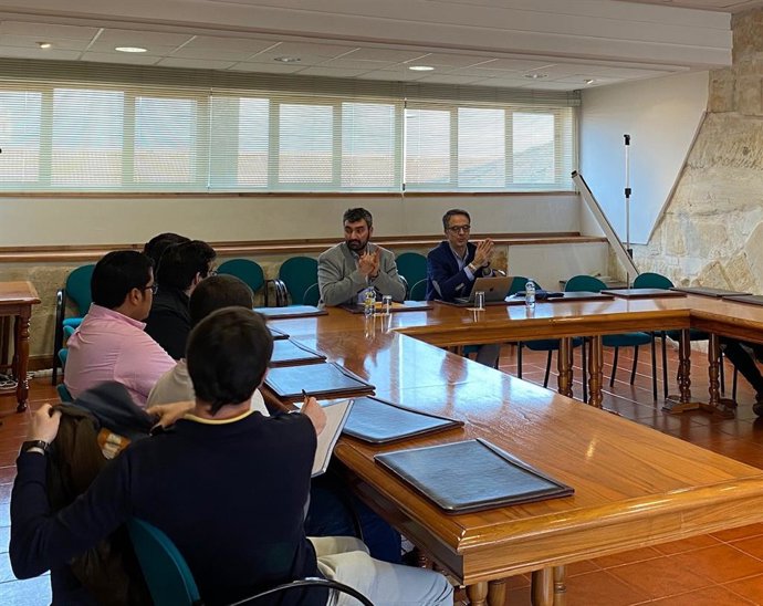 Reunión de responsables de la UPSA con miembros de la Cámara de Alumnos de la institución,