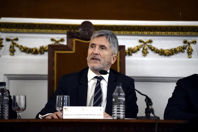 El ministro de Interior, Fernando Grande-Marlaska durante su intervención en la clausura de unas jornadas sobre contaminación marítima lideradas por la Guardia Civil en la Residencia Infanta María Teresa de Madrid (España), a 6 de marzo de 2020.