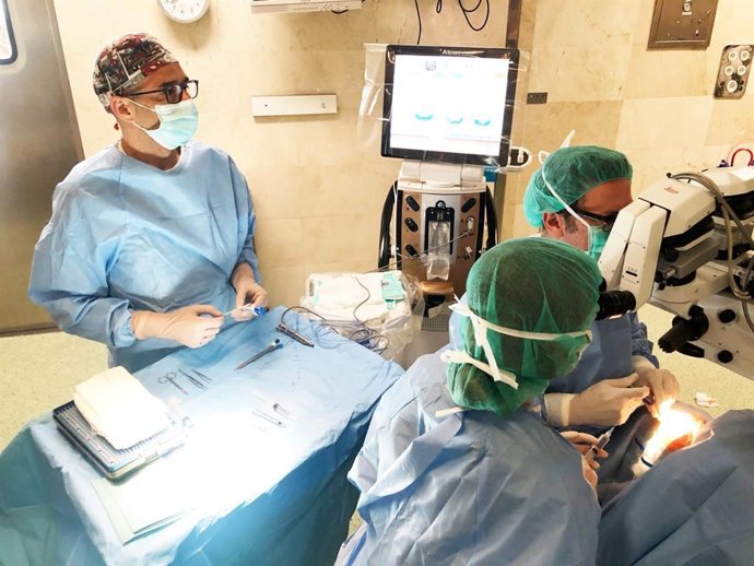 Sanitarios en una operación en el Hospital Costa del Sol de Marbella