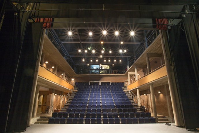 Pla obert del Teatre de Salt buit el 12 de mar de 2020 (Horitzontal)