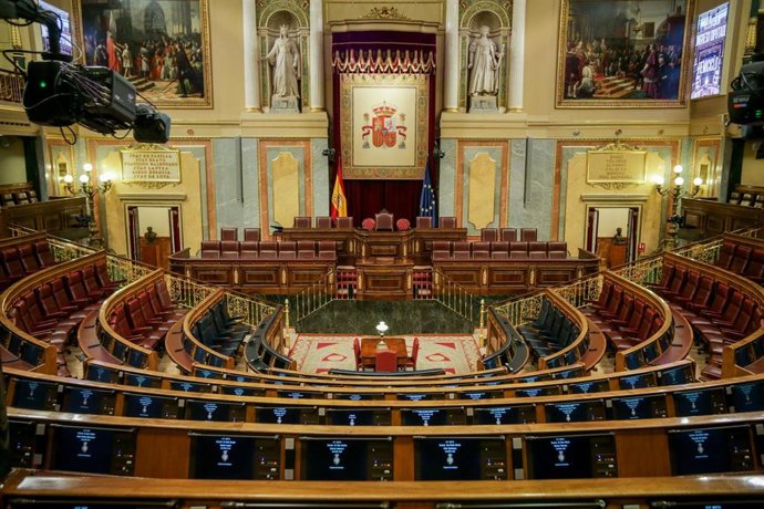 Hemiciclo vacío del Congreso de los Diputados tras la suspensión del pleno de esta semana como medida preventiva de contención del coronavirus, en Madrid (España) a 10 de marzo de 2020.
