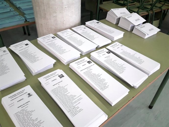 Votaciones. Elecciones municipales y europeas del 26 de mayo de 2019. Papeletas. Colegio CEIP Cruceiro de Canido de Ferrol (A Coruña)