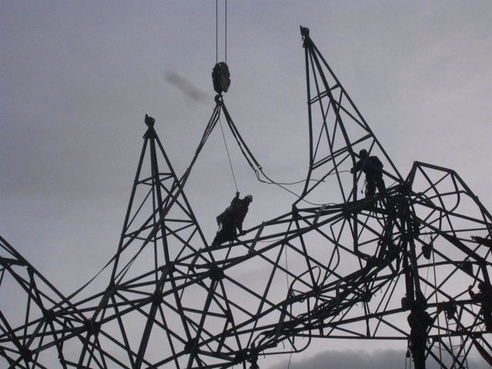 Economía.- Las eléctricas celebran la creación de la vicepresidencia energética y ofrecen su colaboración a Ribera
