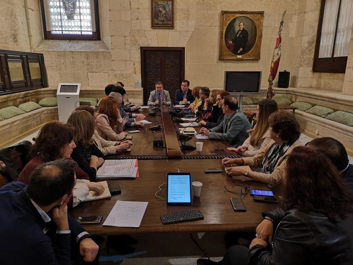 Reunión de Espadas con todos los concejales del gobierno local