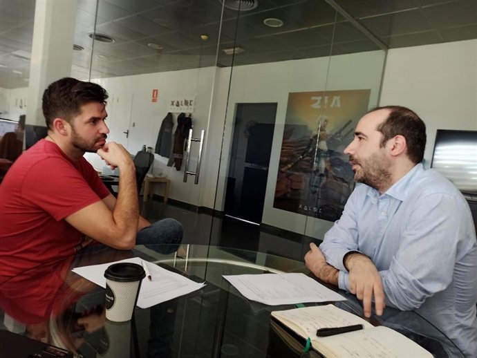 El secretario de Organización de Podemos, Alejandro López, en la reunión con el sector del videojuego.