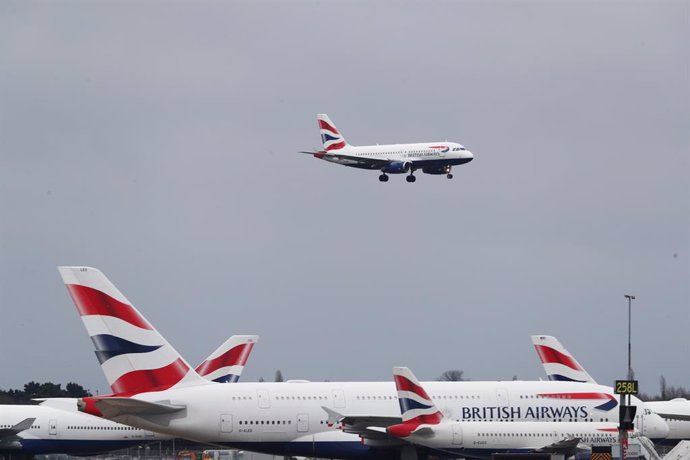 10 March 2020, England, London: A British Airways plane lands at Heathrow Airport. The airline announced that it has cancelled all flights to and from Italy that were scheduled for today amid coronavirus outbreak. Photo: Steve Parsons/PA Wire/dpa