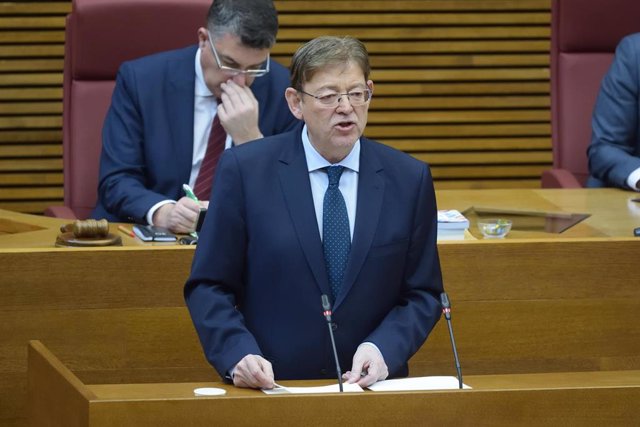 El presidente de la Generalitat Valenciana, Ximo Puig, comparece en Les Corts a petición propia por la crisis del coronavirus.
