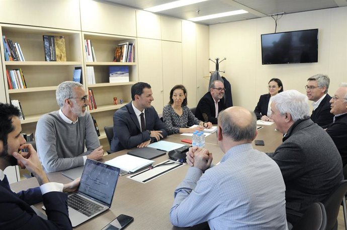 El secretari d'Estat d'Economia, ric Bartolomé, i el ministre de Presidncia, Economia i Empresa, Jordi Gallardo, reunits amb diferents representants de la patronal andorrana