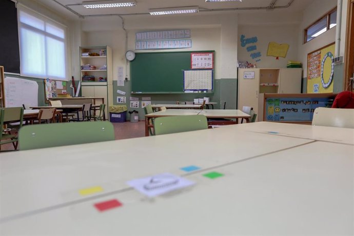 Aula vacía en un colegio de Madrid, donde las clases están suspendidas desde este pasado miércoles.  