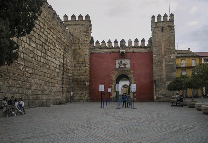 Imágenes del impacto del virus del Coronavirus en el sector turístico . Pocos turistas en la entrada del Real Alcázar de Sevilla (Andalucía, España), a 03 de marzo de 2020.