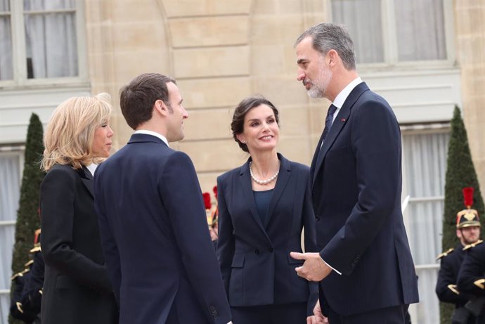 A París, els reis Felip VI i Letícia i el president de Frana, Emmanuel Macron i la seva dona Brigitte Macron en el primer Dia nacional homenatge a les víctimes del terrorisme a Frana, l'11 de mar del 2020.