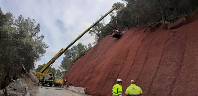 Obras en la carretera entre Alaró y Orient.
