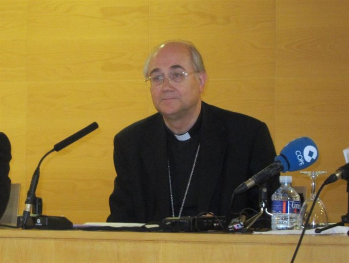 El obispo de Almería, Adolfo González Montes