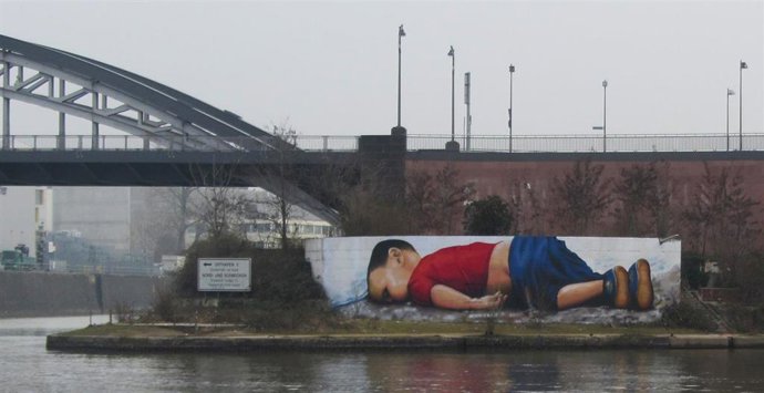 Grafitti en memoria de Alan Kurdi