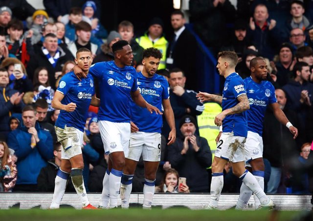 Los futbolistas del Everton celebran un gol 