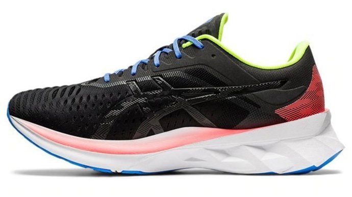El modelo de zapatilla ASICS Novablast ofrece retorno de energía al corredor