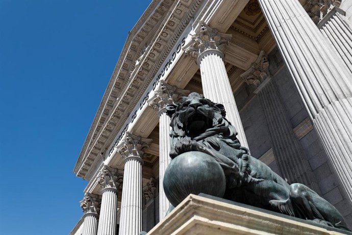 El Congreso decide hoy si autoriza el récord de 11 grupos, que puede elevar la subvención anual en 1,27 millones