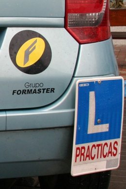 Un coche de autoescuela