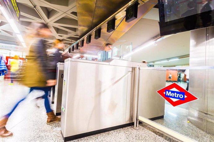 Tornos en una estación de Metro de Madrid