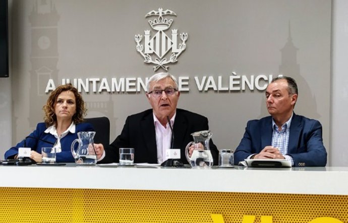 El alcalde de Valncia, Joan Ribó, en el centro de la imagen