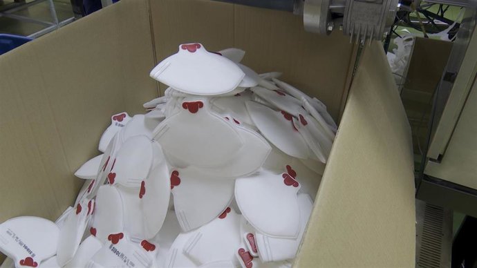 Una caja con mascarillas (imagen de archivo)