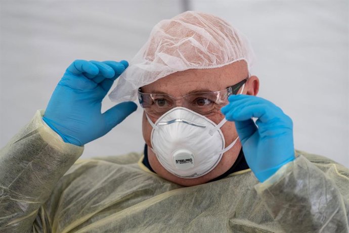 Personal médico con mascarilla por el coronavirus en Múnich