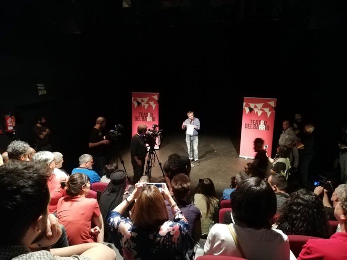 Acto en el Teatro del Barrio en apoyo al actor Willy Toledo