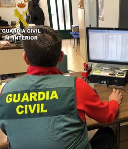 Cinco detenidos por estafar 120.000 euros a empresas de varias provincias, incluida A Coruña, con 'fraude del CEO'