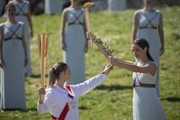 La antorcha olímpica se detiene un día después de su encendido por el coronavirus