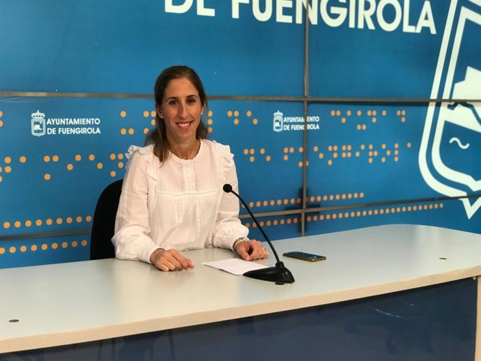 La concejal de Educación del Ayuntamiento de Fuengirola (Málaga), Carmen Díaz, en rueda de prensa