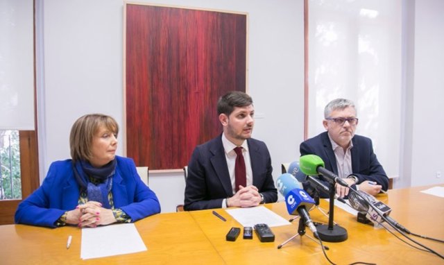 El coportavoz del gobierno municipal y delegado de Gobierno Interior y Coordinación Administrativa de Gandia, José Manuel Prieto, el vicealcalde de Gandia, Josep Alandete, y la regidora delegada de Sanidad, Salubridad y Políticas Saludables, Liduvina Gil