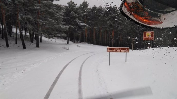 Nieve en el puerto de Sancho Leza en La Rioja