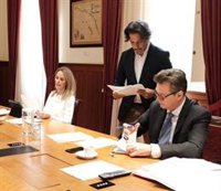 El Parlamento de Canarias restringe su actividad durante los próximos 15 días