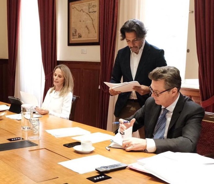 El presidente del Parlamento, Gustavio Matos, en una reunión de la Mesa