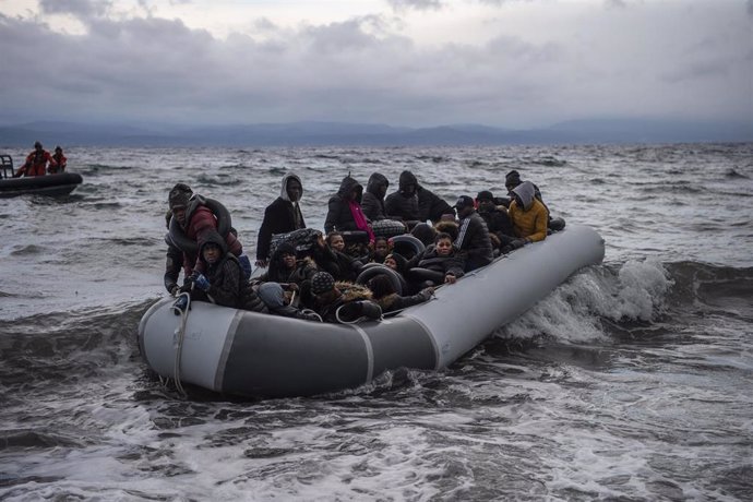 Llegada de una patera con migrantes a Lesbos