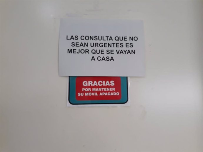 Cartel que luce en un centro de salud de Zaragoza.