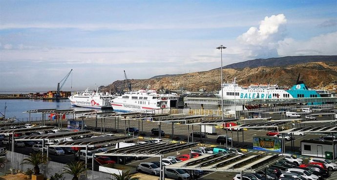 Buques en el Puerto de Almería