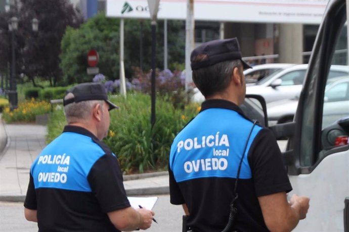 Agentes de la Policía Local de Oviedo.