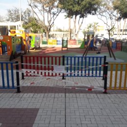 Parque precintado en Málaga por coronavirus