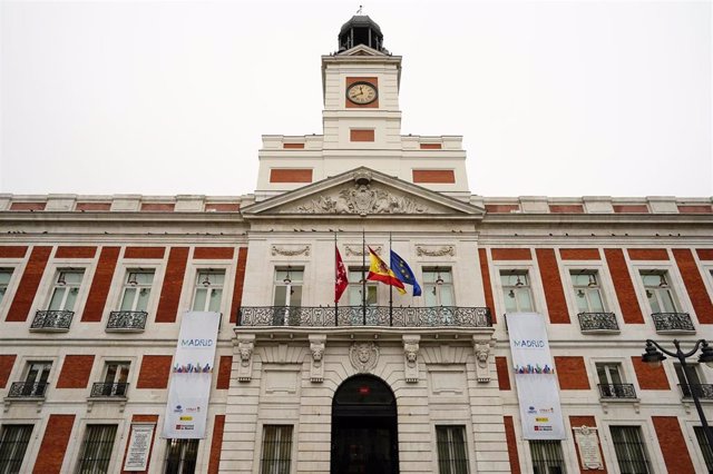 Pie De Foto Y Fotos: La Comunidad De Madrid Engalana La Real Casa De Correos Para Promocionar Fitur