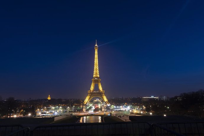 Coronavirus.- La Torre Eiffel cierra sus puertas de forma indefinida a causa del