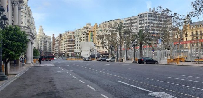 Plaza del Ayuntamiento de Valncia vacía durante la pandemia de coronavirus