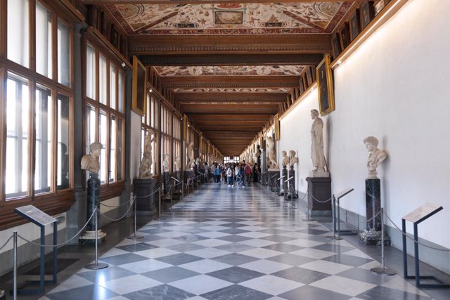 Firenze_-_Galleria_degli_Uffizi,_corridoio_livello