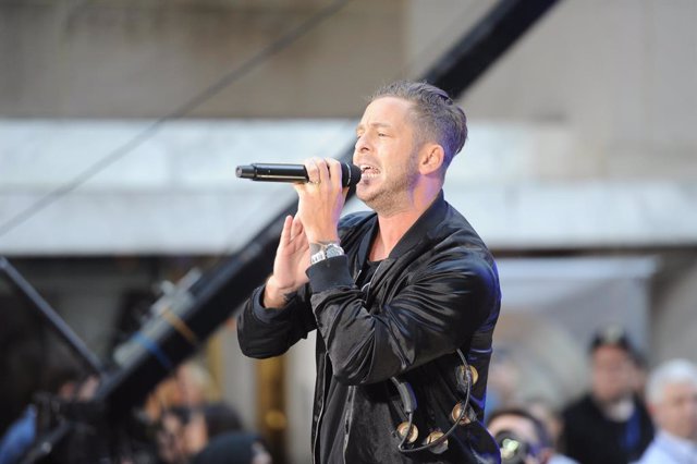 September 27, 2019 - New York, New York, USA: Front man Ryan Tedder of the platinum winning band One Republic rocks NBC's Today Show with their hit "Counting Stars" at Rockefeller Plaza. (Sam Simmonds/Contacto)